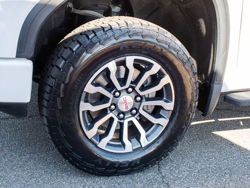 Used 2021 GMC Sierra 1500 AT4 w/ AT4 Premium Package image 5