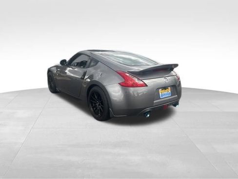 Used 2017 Nissan 370Z Coupe RWD image 10