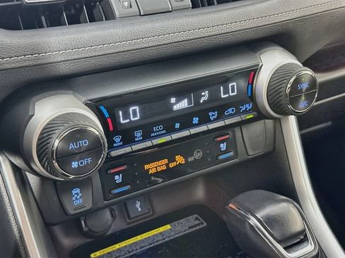 Used 2020 Toyota RAV4 Limited AWD/4WD image 21
