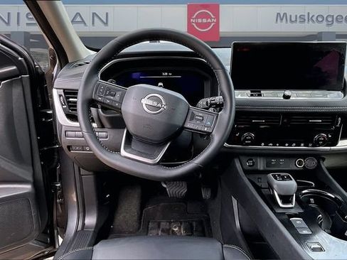 Used 2026 Nissan Rogue SL FWD image 8