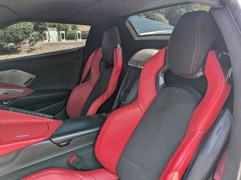Used 2025 Chevrolet Corvette Z06 RWD image 18