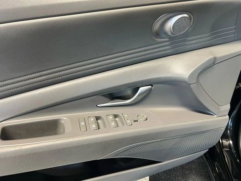 Used 2022 Hyundai Elantra SEL w/ Convenience Package image 6