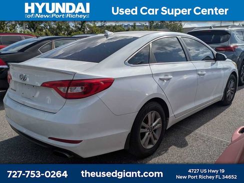 Used 2017 Hyundai Sonata SE FWD image 2