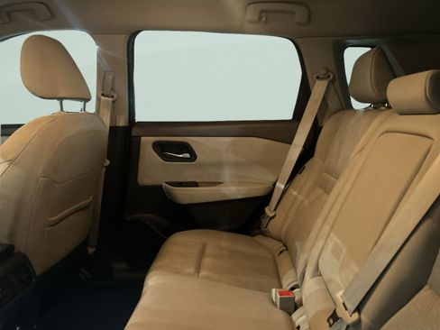 Used 2025 Nissan Rogue SV image 14