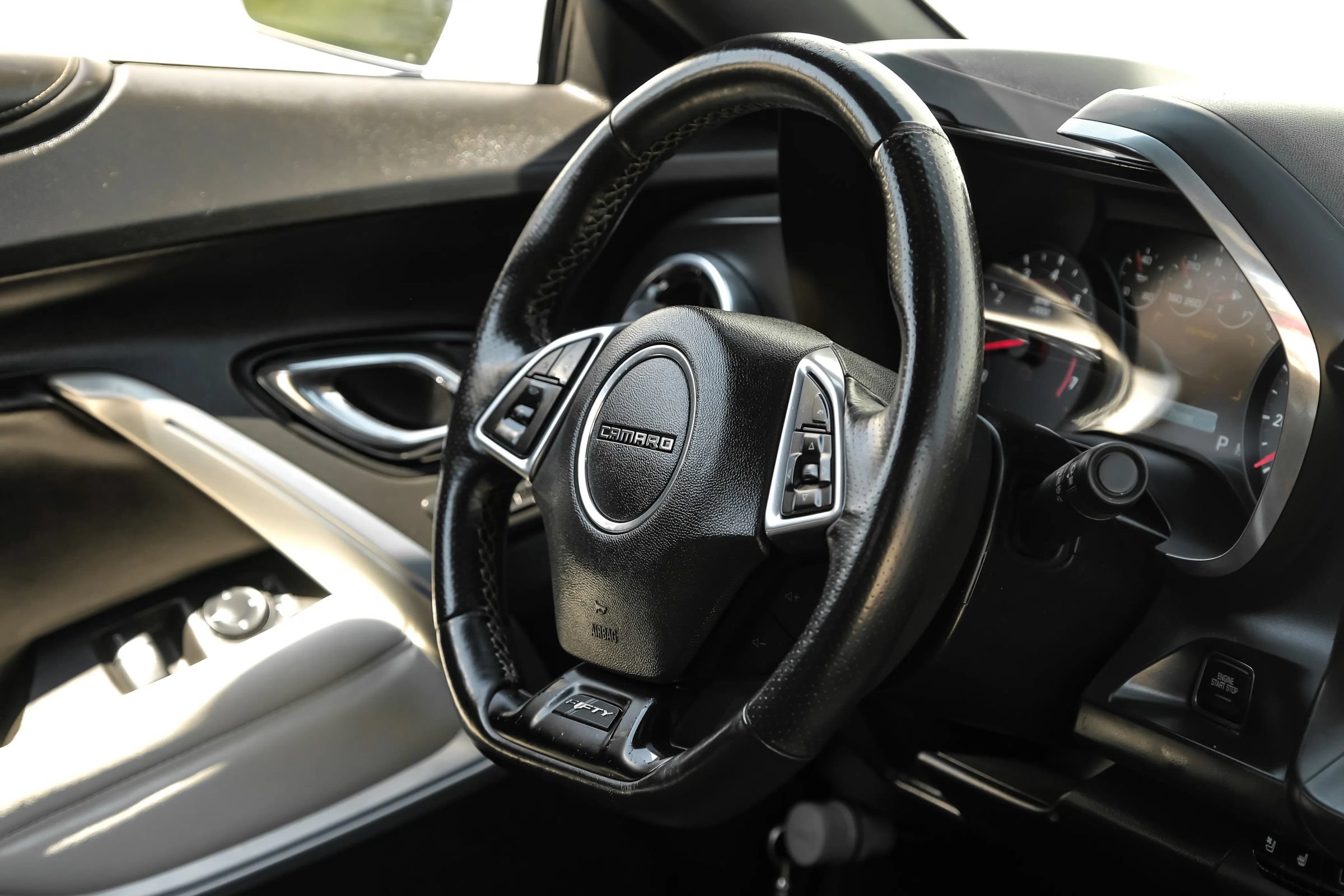 Used 2017 Chevrolet Camaro SS RWD image 21