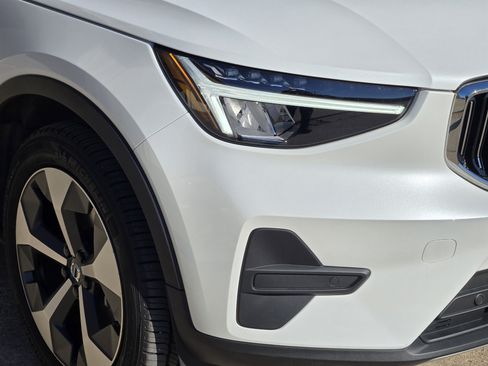 Certified 2025 Volvo XC40 B5 Core w/ Protection Package Premier image 13