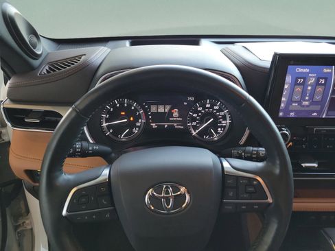 Used 2020 Toyota Highlander Platinum image 20