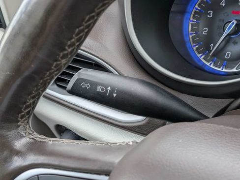 Used 2021 Chrysler Pacifica Touring-L FWD image 26