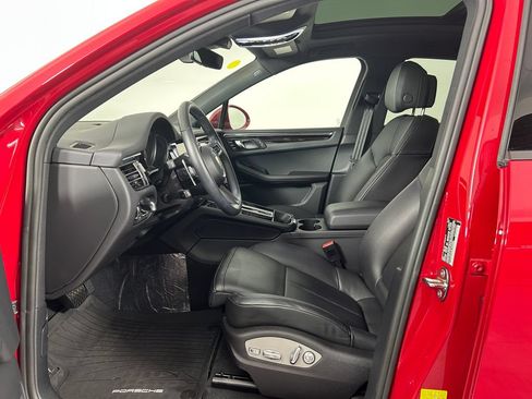 Used 2025 Porsche Macan AWD/4WD image 4