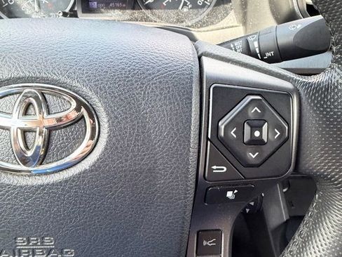 Used 2018 Toyota Tacoma TRD Sport w/ Technology Package AWD/4WD image 17