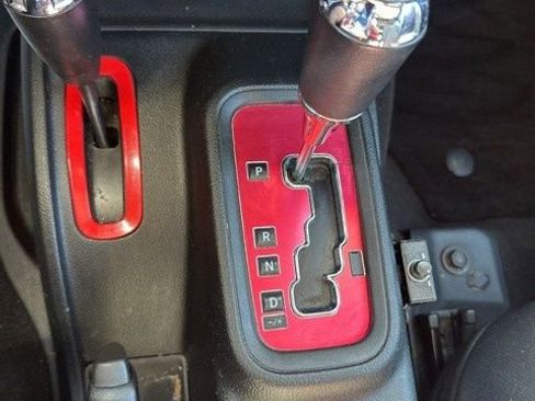 Used 2018 Jeep Wrangler Unlimited Sahara image 17