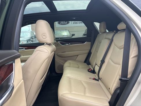 Used 2017 Cadillac XT5 Luxury w/ Driver Awareness Package AWD/4WD image 10
