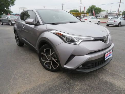 Used 2019 Toyota C-HR Limited FWD image 3