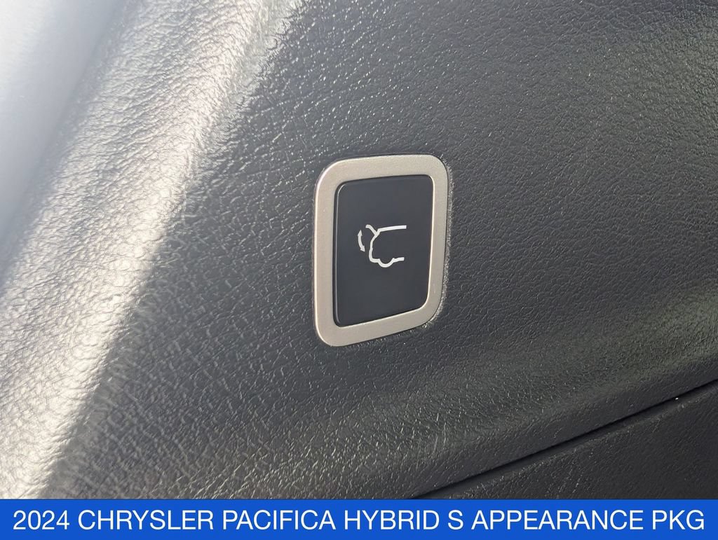Used 2024 Chrysler Pacifica Limited FWD image 30