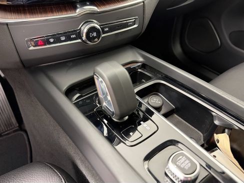 Certified 2023 Volvo XC60 B5 Plus w/ Climate Package AWD/4WD image 17
