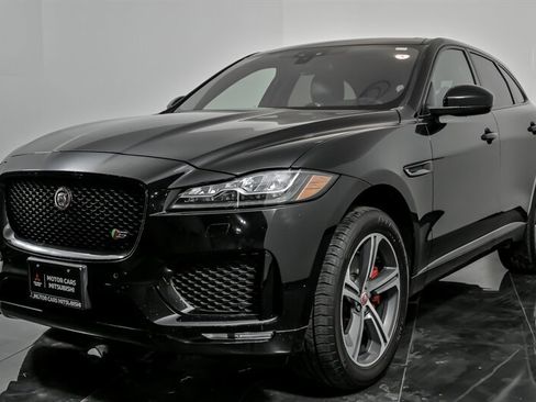 Used 2017 Jaguar F-PACE S image 5