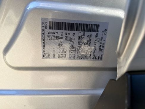 Used 2025 Nissan Rogue S image 32