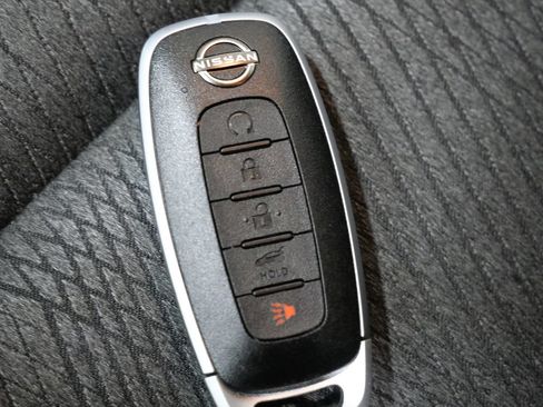 Used 2025 Nissan Rogue SV FWD image 27
