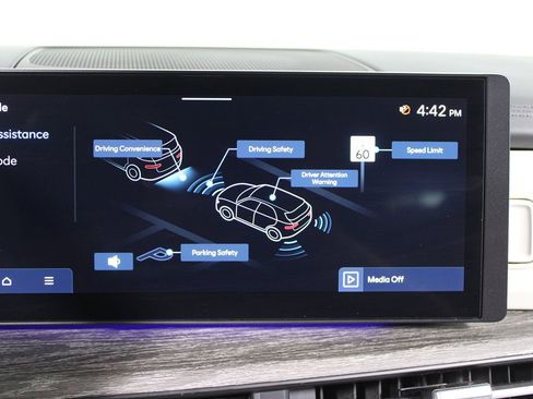 Used 2025 Hyundai Santa Fe Limited image 30