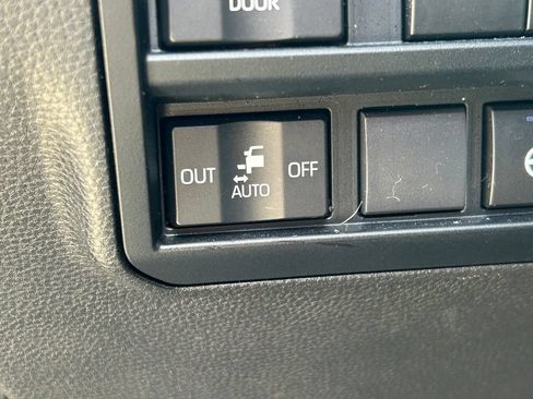 Used 2022 Toyota Tundra Platinum w/ Advanced Package AWD/4WD image 31