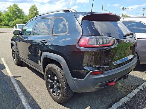 Used 2019 Jeep Cherokee Trailhawk AWD/4WD image 3