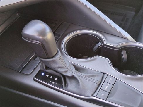 Used 2024 Toyota Camry SE image 19