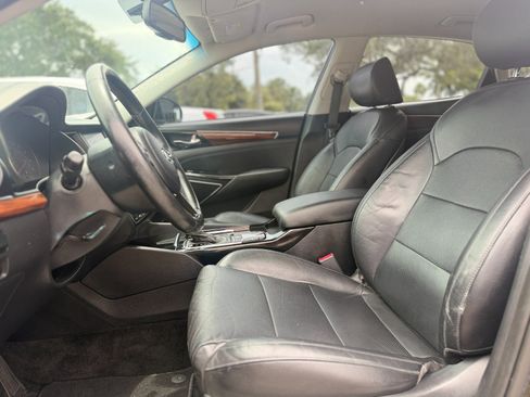 Used 2018 Kia Cadenza Premium FWD image 10