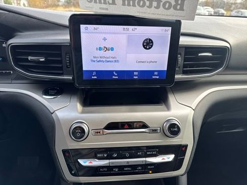 Used 2022 Ford Explorer XLT w/ Equipment Group 202A image 22