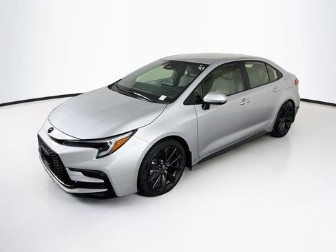 Used 2023 Toyota Corolla SE FWD image 3