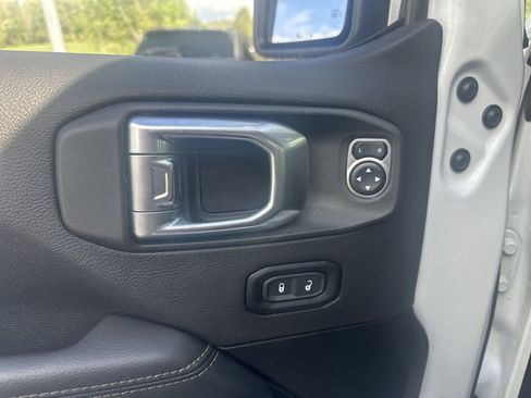 Used 2023 Jeep Wrangler Unlimited Sahara AWD/4WD image 16
