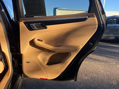 Used 2018 Porsche Macan S image 13