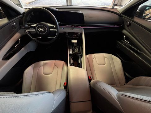 Used 2025 Hyundai Elantra Limited image 39