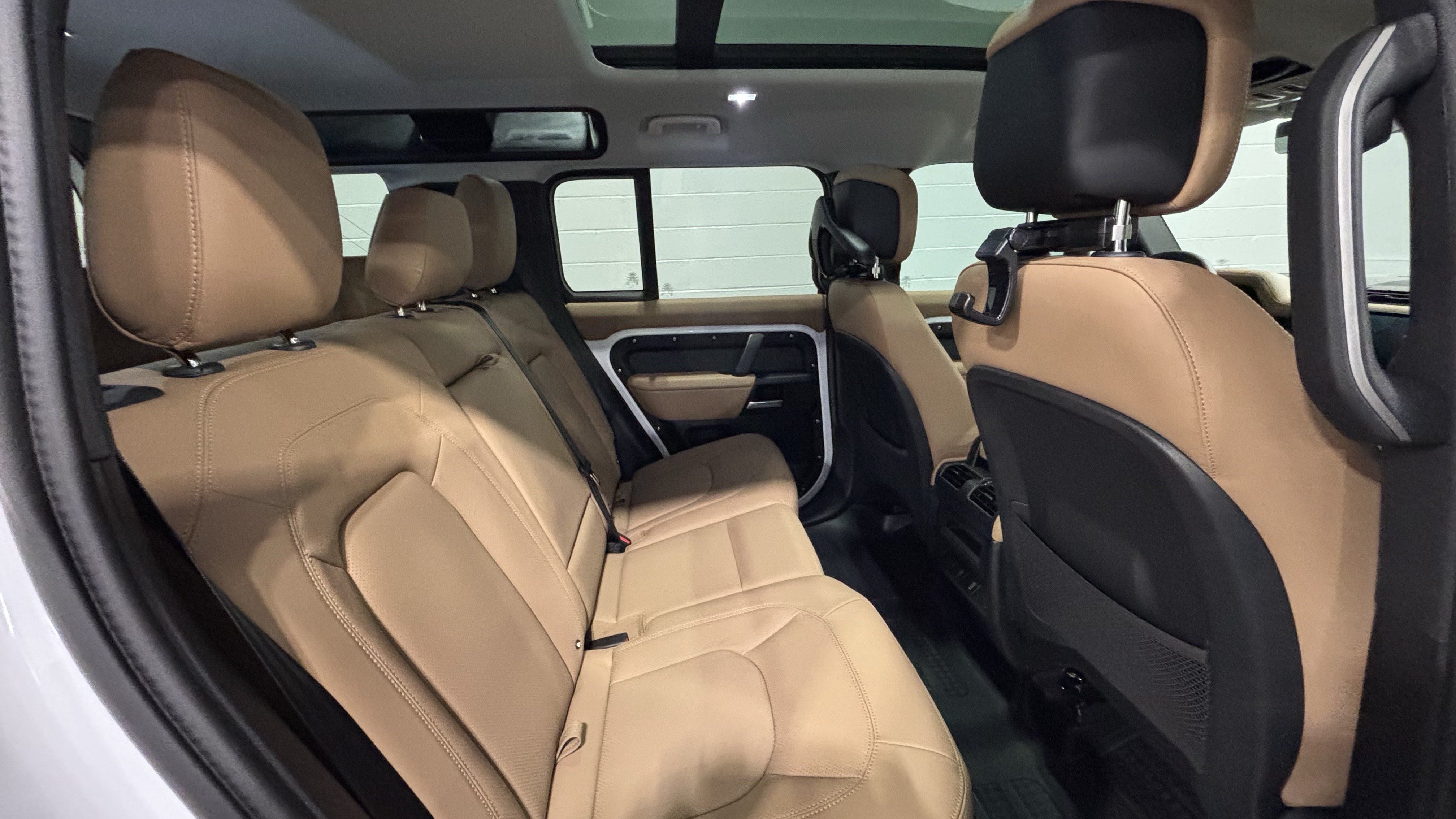 New 2026 Land Rover Defender 110 X-Dynamic SE AWD/4WD image 16