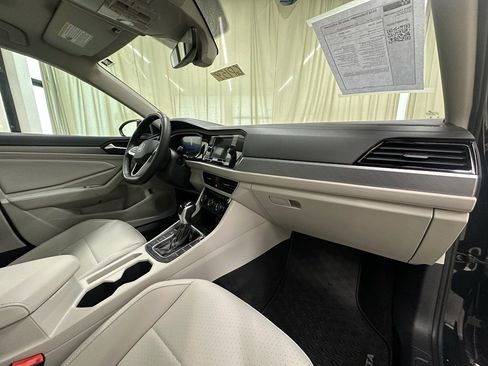 Used 2024 Volkswagen Jetta SE image 17