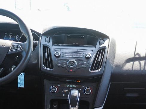 Used 2018 Ford Focus SE FWD image 14