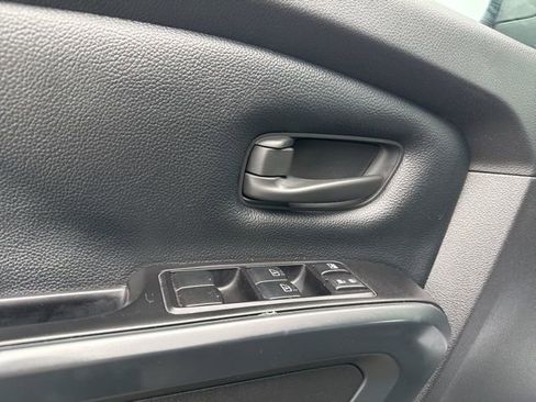 Used 2019 Nissan Titan S image 26