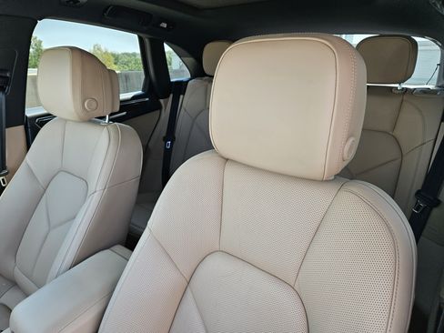 Certified 2026 Porsche Macan AWD/4WD image 6