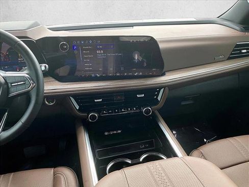 Used 2025 Chevrolet Tahoe High Country RWD image 8