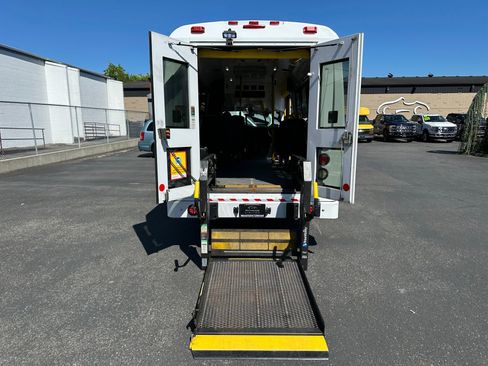 Used 2014 Chevrolet Express 3500 image 7