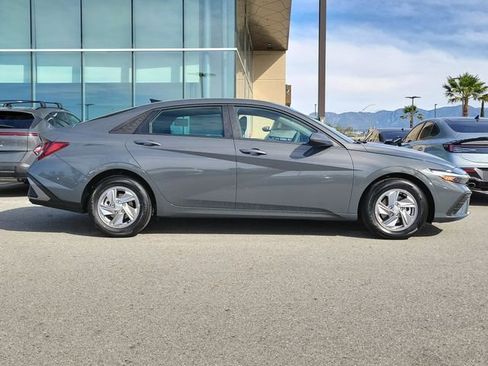 New 2026 Hyundai Elantra SE image 23