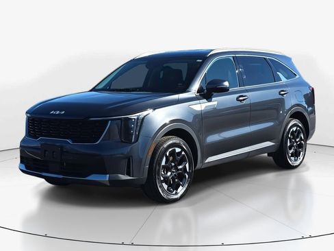 Used 2024 Kia Sorento S image 10