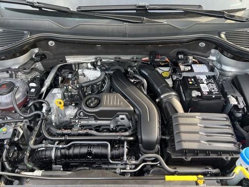 Used 2025 Volkswagen Taos SE image 28