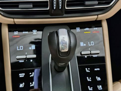 Certified 2026 Porsche Macan AWD/4WD image 17