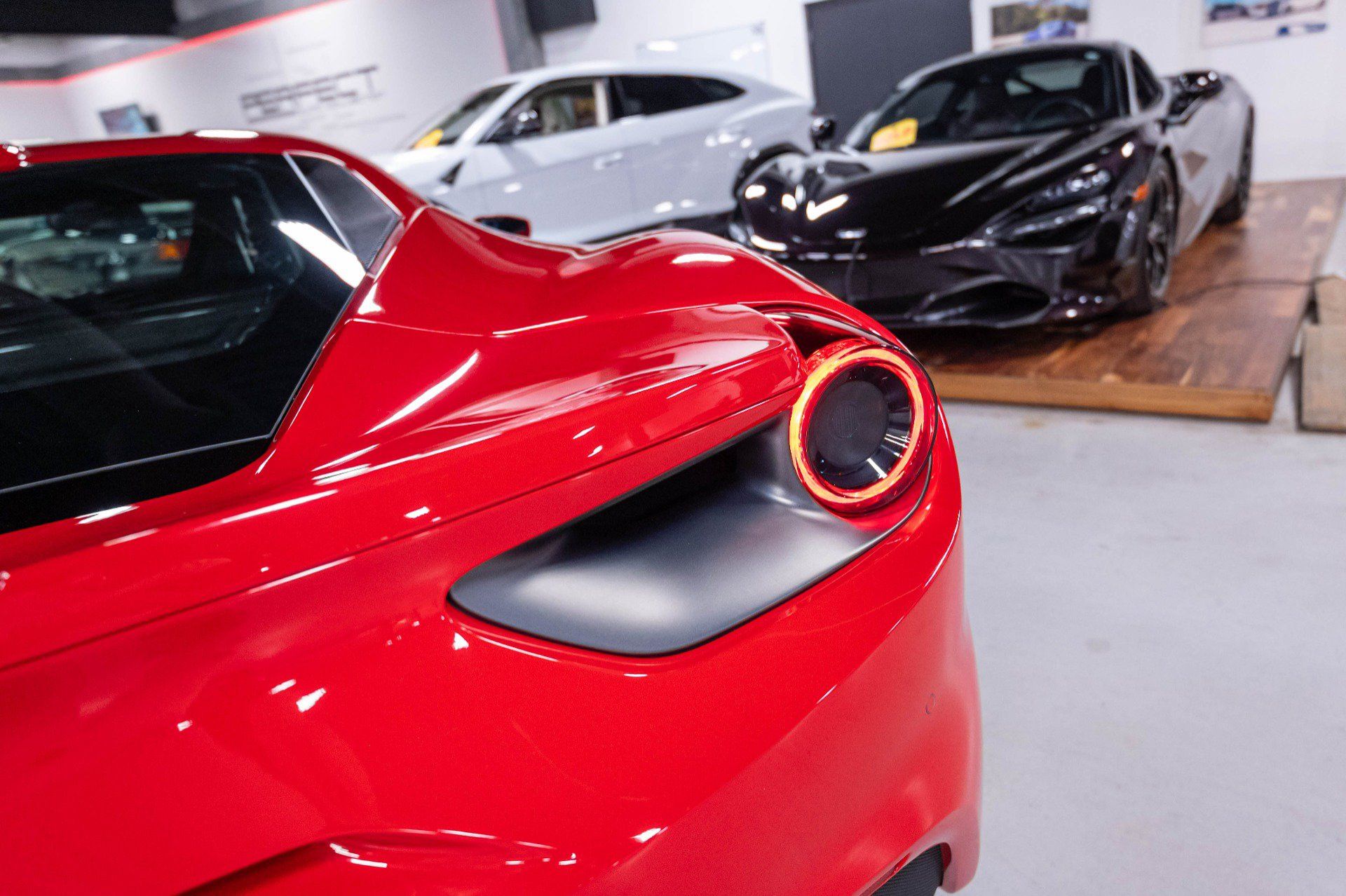 Used 2018 Ferrari 488 GTB RWD image 69