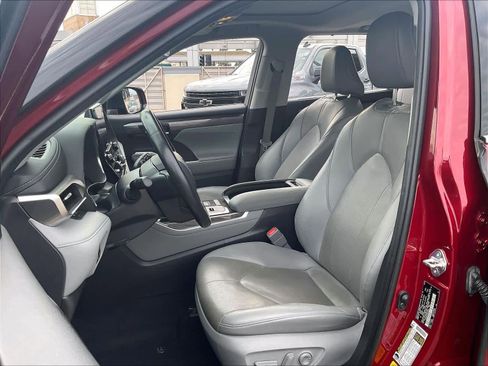 Used 2021 Toyota Highlander Limited image 27