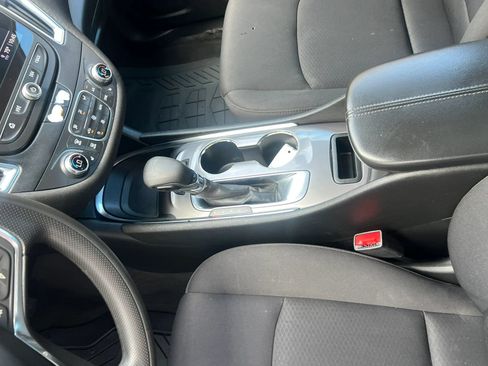 Used 2021 Chevrolet Malibu LT FWD image 12