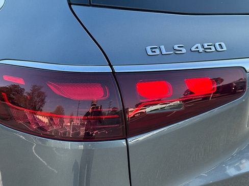 Used 2025 Mercedes-Benz GLS 450 4MATIC image 12