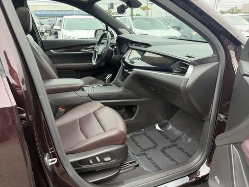 Used 2021 Cadillac XT6 Premium Luxury AWD/4WD image 17