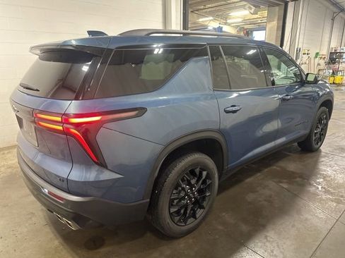 Used 2024 Chevrolet Traverse LT w/ Midnight/Sport Edition image 4