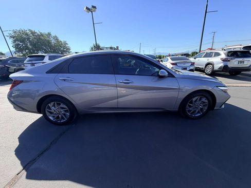 Used 2024 Hyundai Elantra SEL FWD image 3